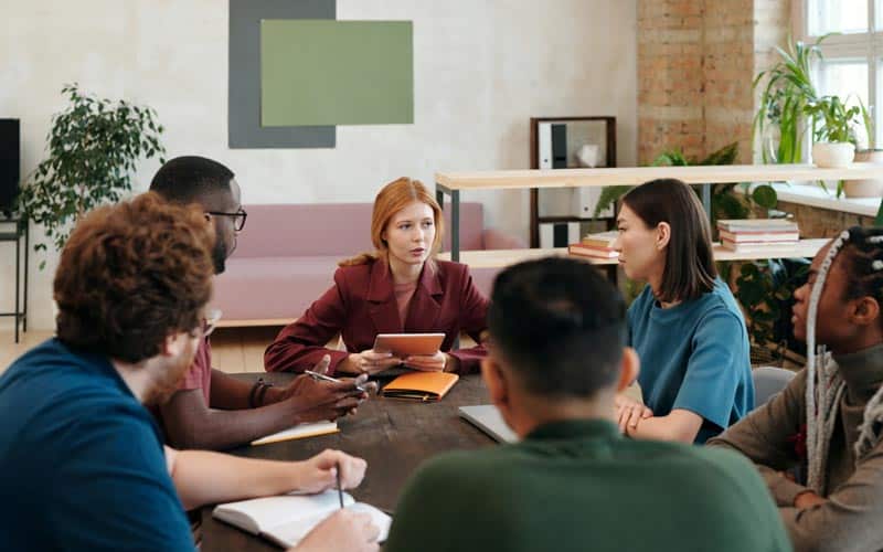 perbedaan translator dan interpreter